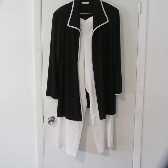 Studio 1 Black Blazer (22W) and White Pants (20W) - Picture 9 of 14
